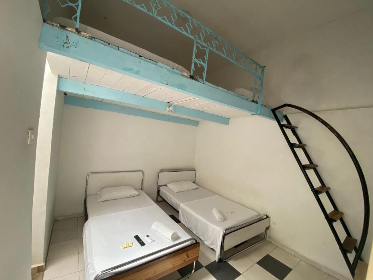 Petronio'S Hostel Cali Buitenkant foto