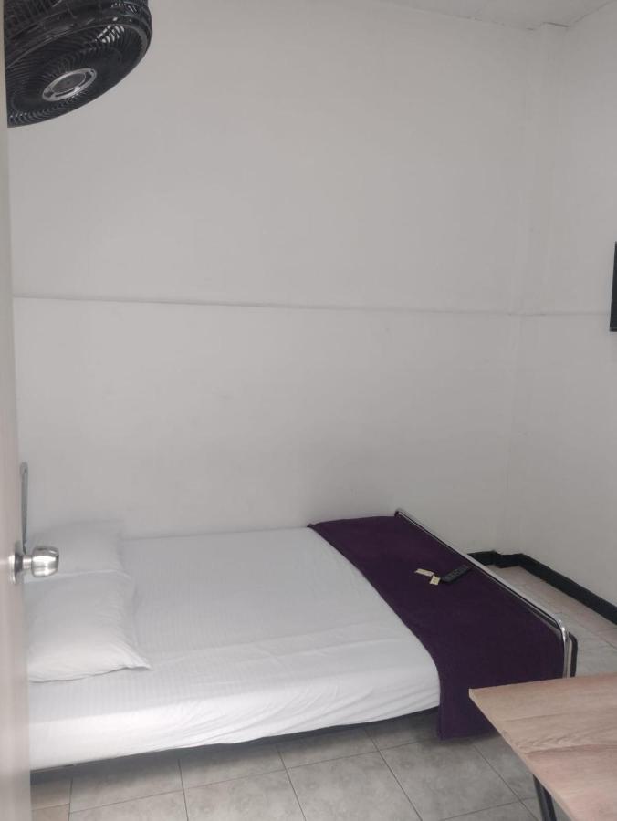 Petronio'S Hostel Cali Buitenkant foto